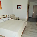 House Natali 70m From The - Free Ev Up Rtina