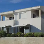 House Natali 70m From The - Free Ev Up * Rtina