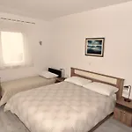 House Natali 70m From The - Free Ev Up Rtina