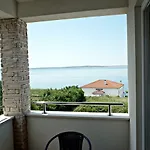 House Natali 70m From The - Free Ev Up Σπίτι διακοπών Rtina
