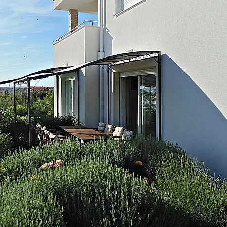 בית נופש House Natali 70m From The - Free Ev Up רטינה