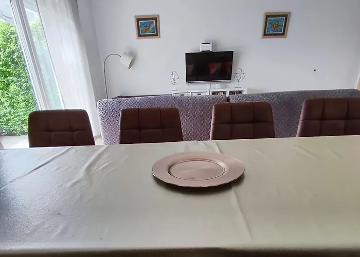 House Natali 70m From The - Free Ev Up Дом отдыха Ртина