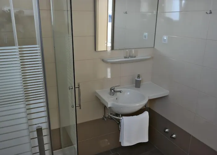 Дом отдыха House Natali 70m From The - Free Ev Up Ртина