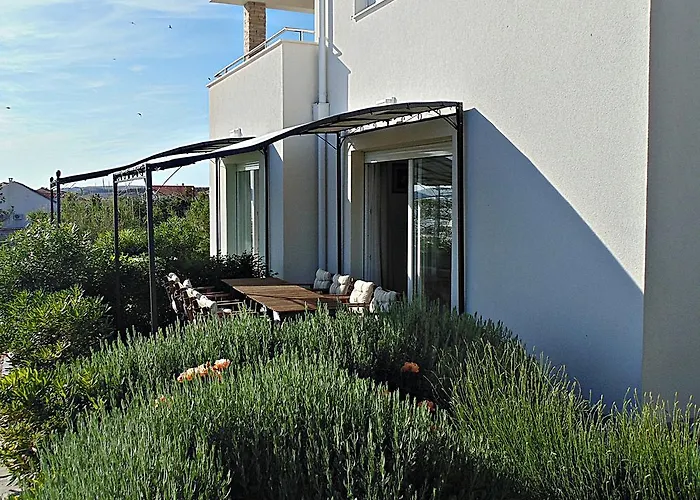 Дом отдыха House Natali 70m From The - Free Ev Up Ртина