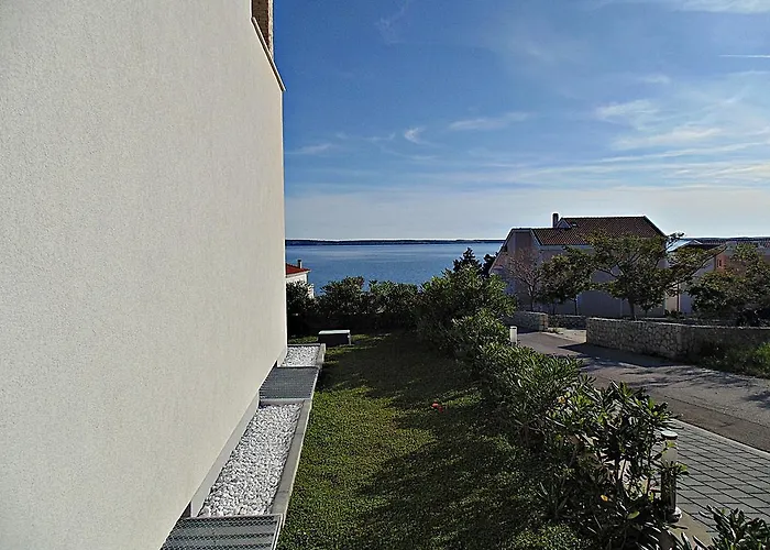 House Natali 70m From The - Free Ev Up Дом отдыха Ртина