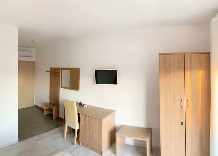 Дом отдыха House Natali 70m From The - Free Ev Up Ртина