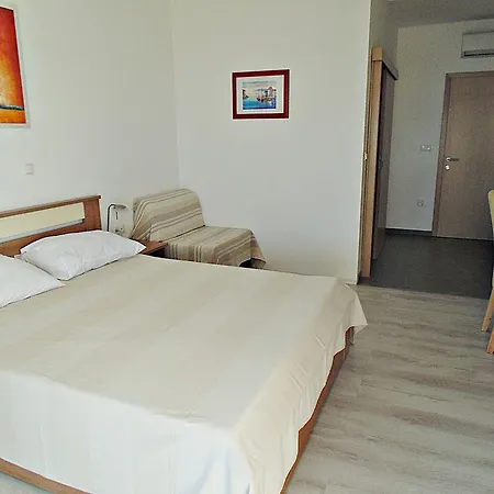 House Natali 70m From The - Free Ev Up Rtina