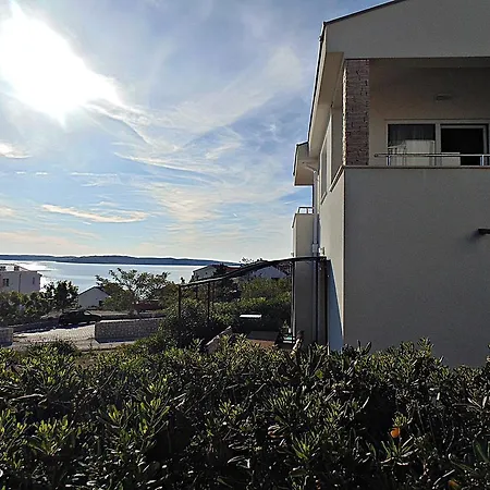 House 70m From With Free Ev Power
