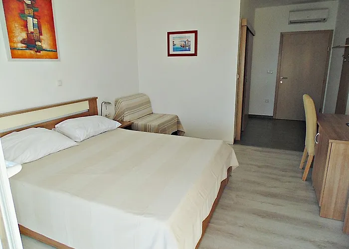 House Natali 70m From The - Free Ev Up Rtina