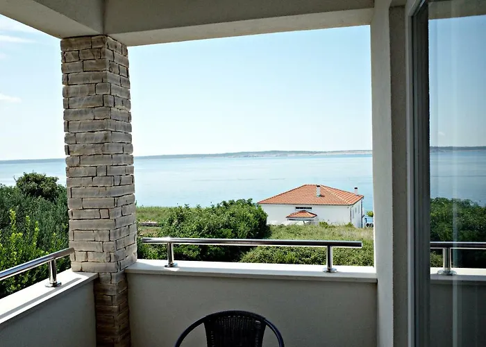 House Natali 70m From The - Free Ev Up Feriehus Rtina